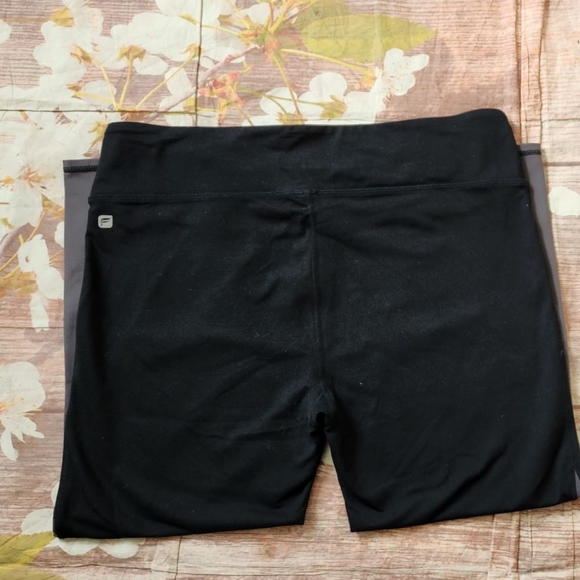 ⭐️ Fabletics Cropped leggings - Picture 3 of 5